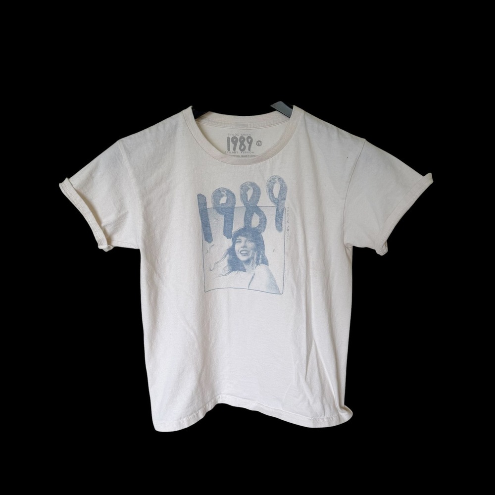 Taylor Swift 1989 Taylor's Version Cream Graphic T-Shirt Youth Medium